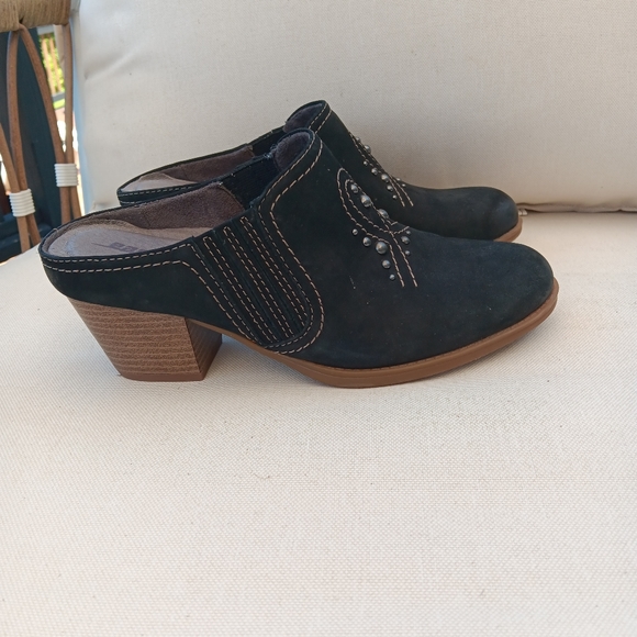 Black leather suede studded heeled mules/clogs Size 7 Wide - Picture 4 of 11